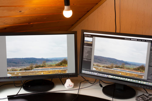 Zwei EIZO ColorEdge CS 2740 4K Monitore